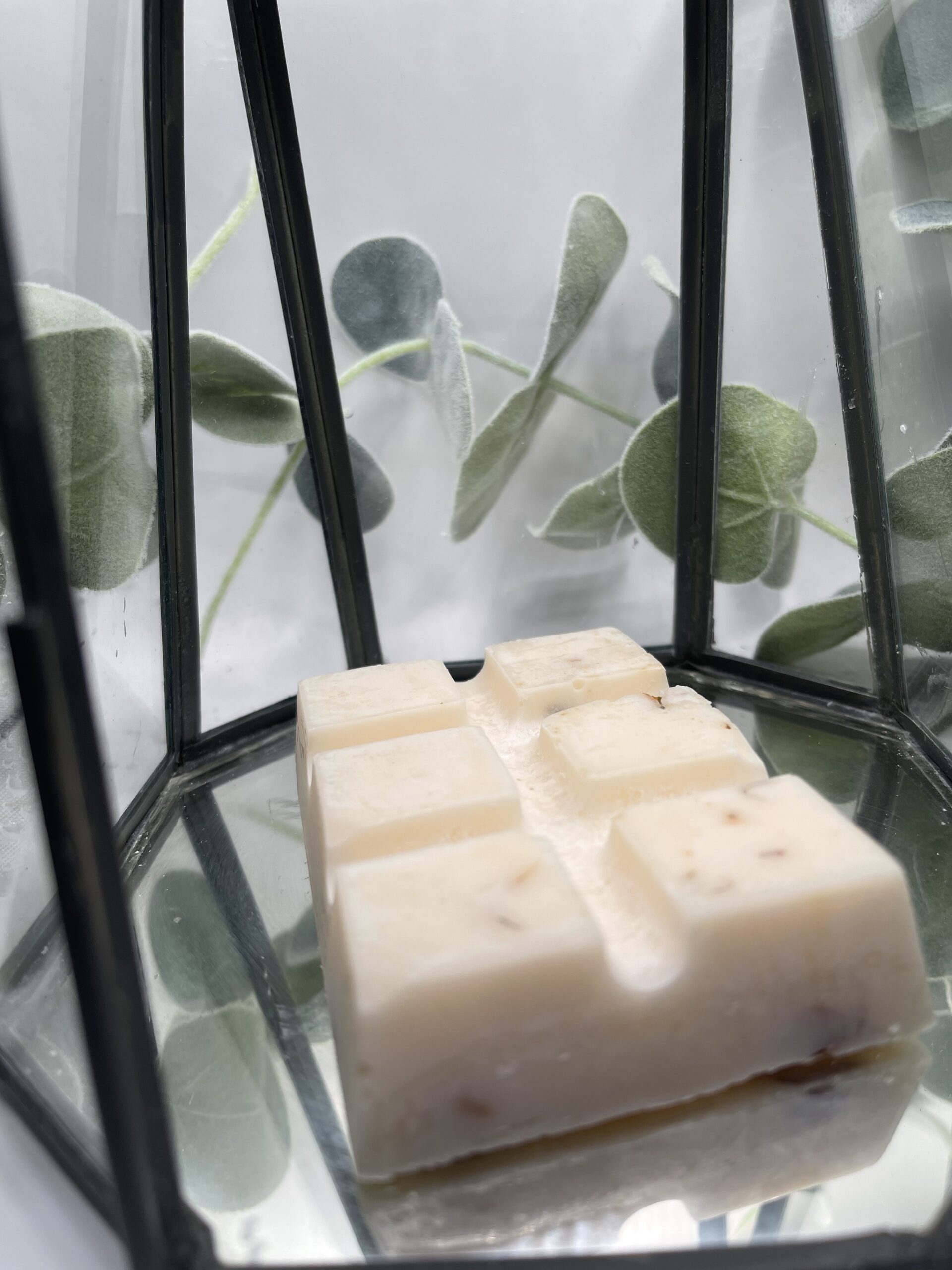 Patchouli with Lily 100 hour Wax Melts 2