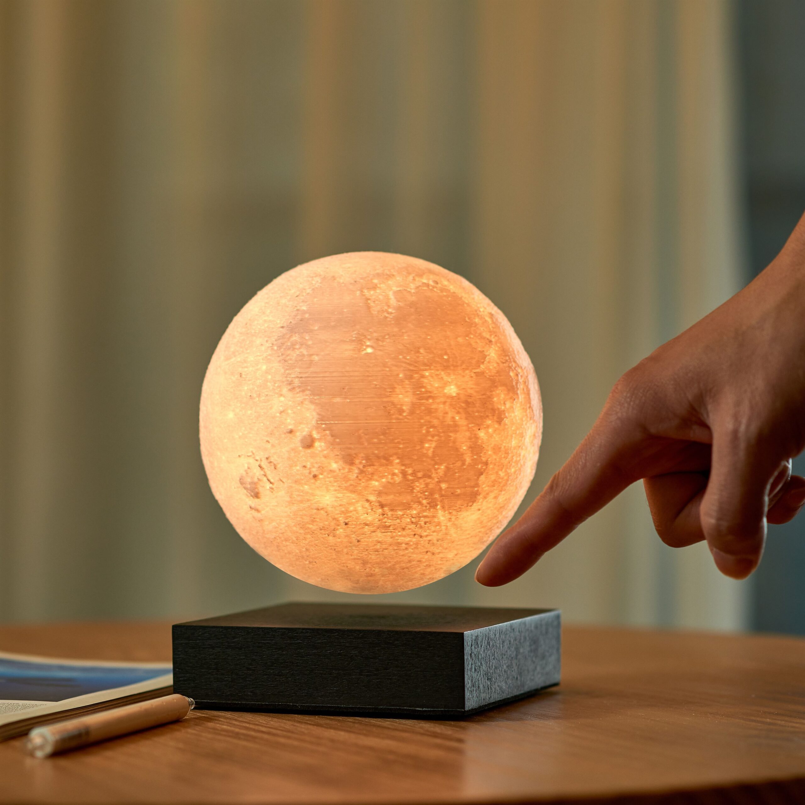 G019BK Smart Moon Lamp Black on desk