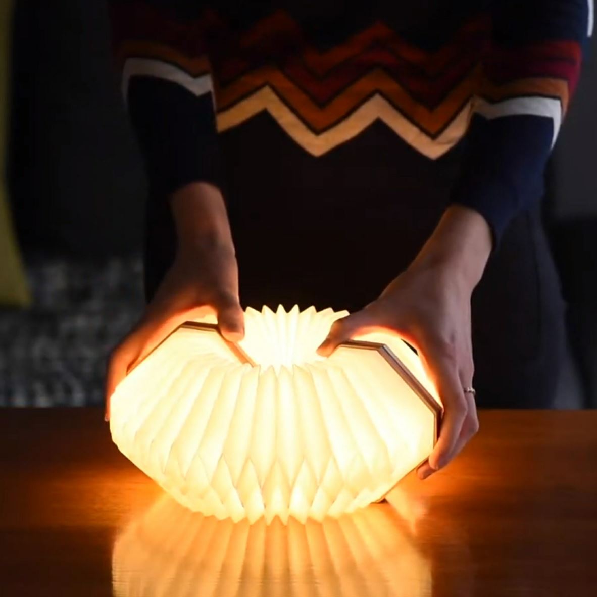 Gingko Smart Accordion Lamp flat round