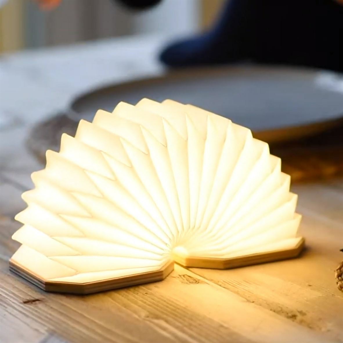 Gingko Smart Accordion Lamp open