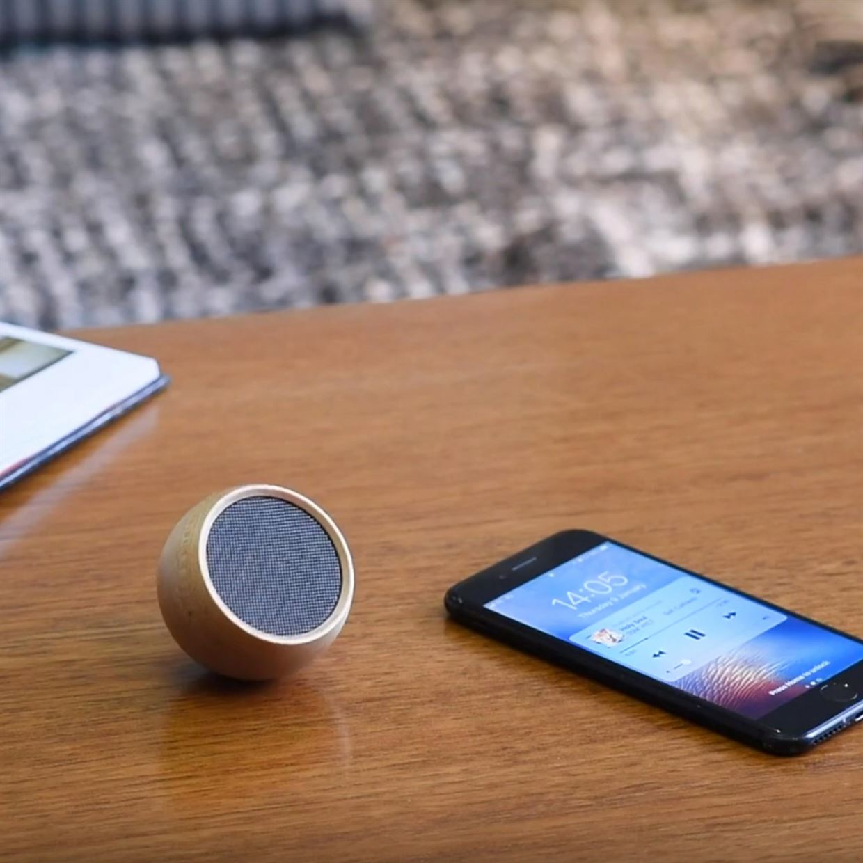 Gingko Tumbler Selifie Speaker Cherry with phone Gingko Tumbler Selifie Speaker Cherry with phone