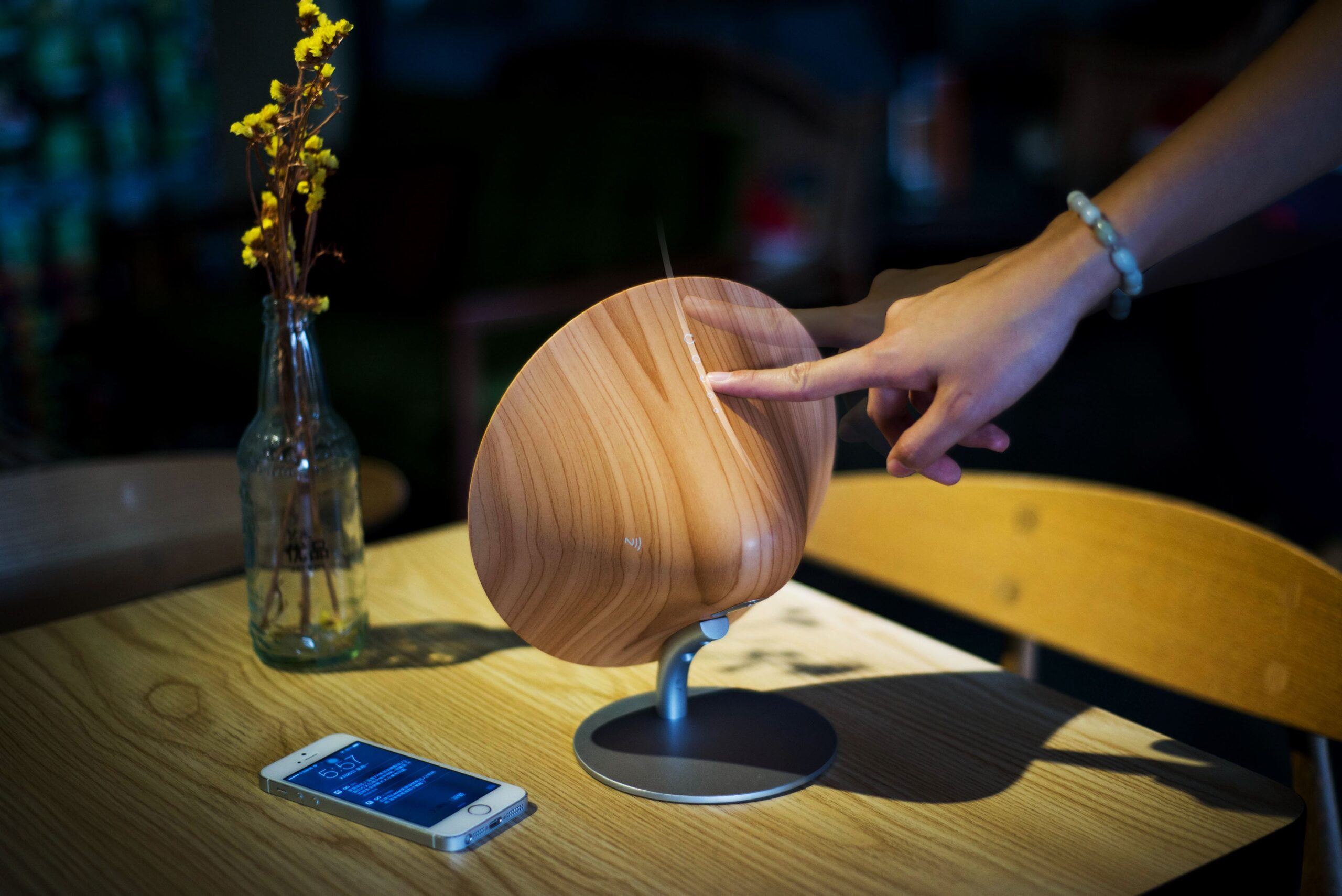 Gingko Halo One speaker adjusting volume