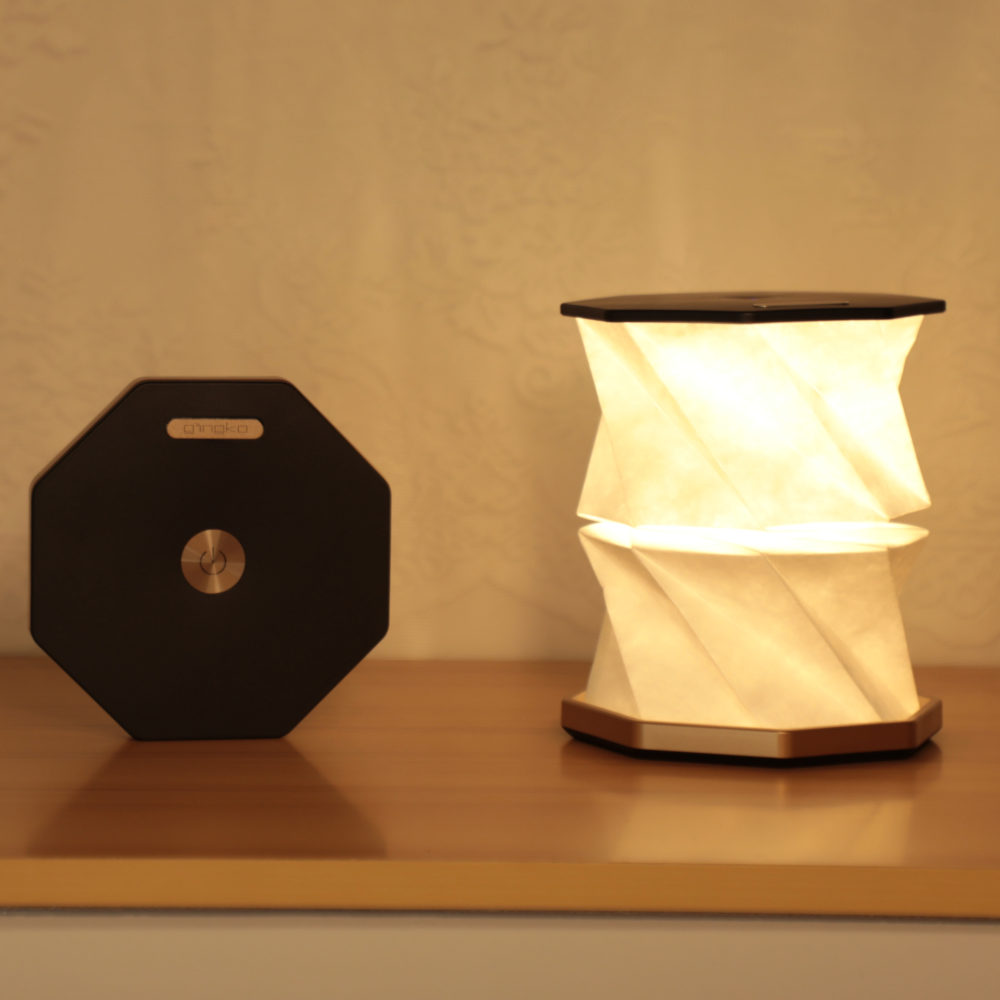 Gingko Hexagon Twist Light Gingko Hexagon Twist Light open and closed